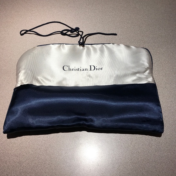 DIOR POWDER BRUSH NWOT - Picture 2 of 5